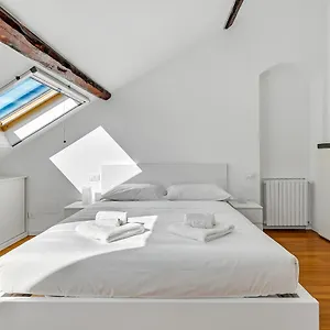  Apartment Cosmopolitan