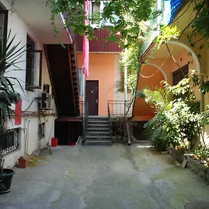 apartment-on-parnavaz-mepe-72-batumi.batumihotels.net/
